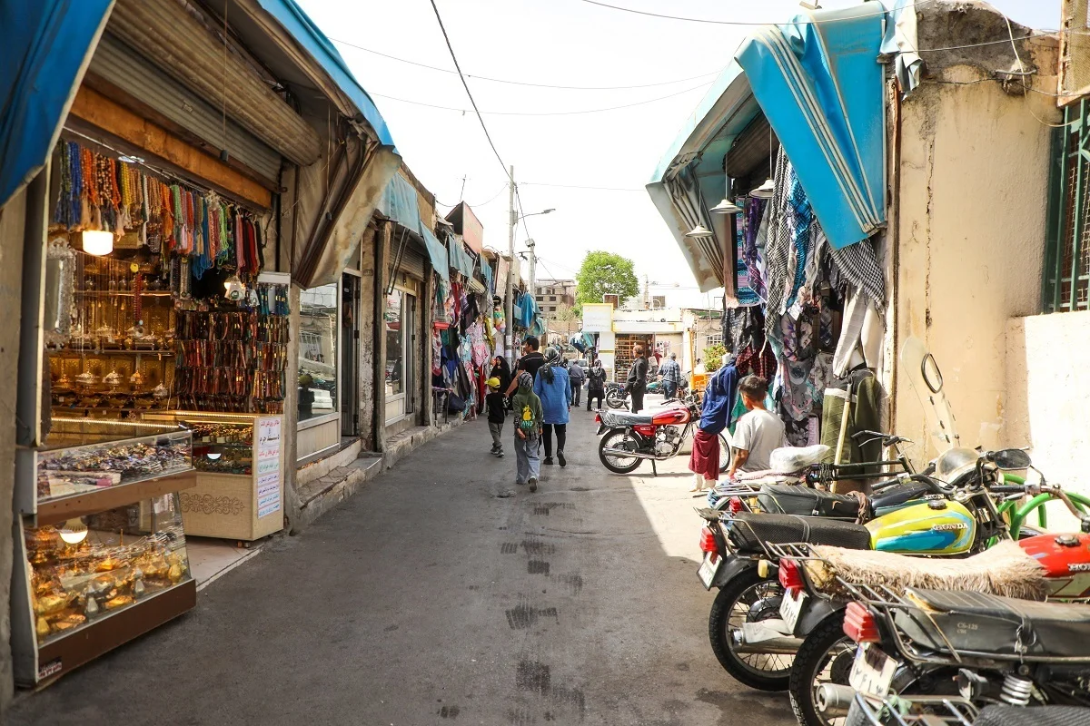 بازار عباس قلی خان در نزدیکی مسجد گوهرشاد مشهد