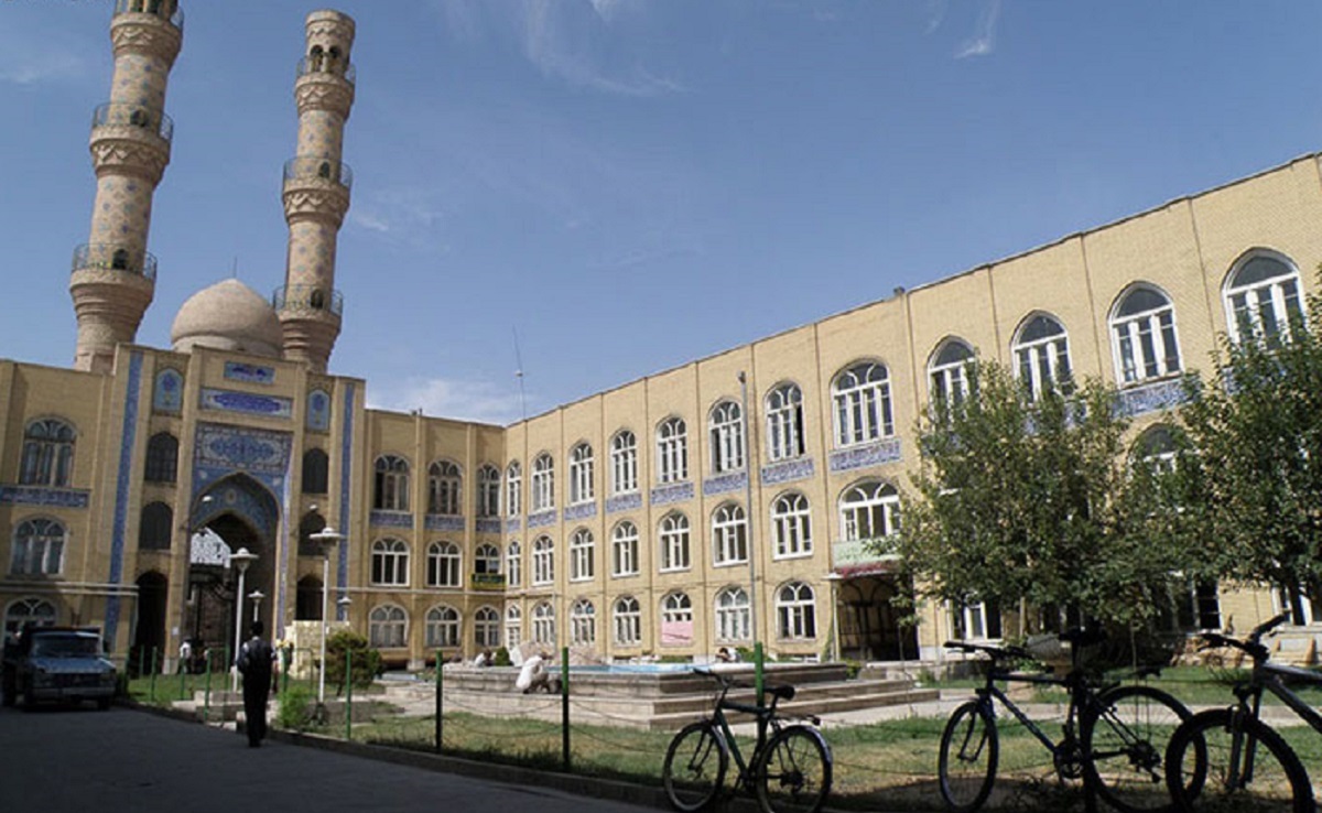 مدرسه طالبیه در بازار بزرگ تبریز
