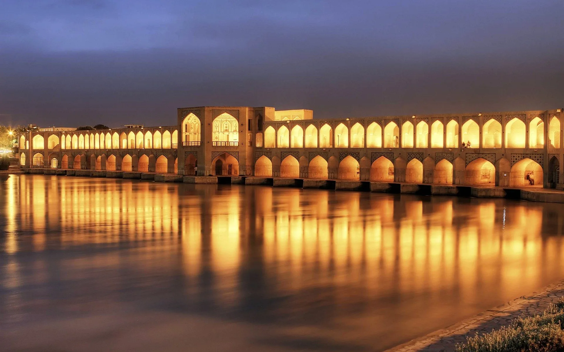پل خواجو (جاذبه های گردشگری اصفهان)
