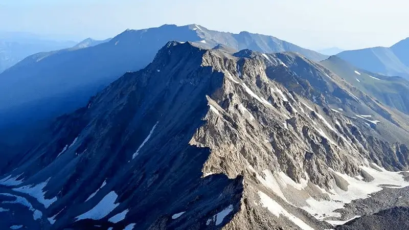 خطرات صعود به قله علم کوه