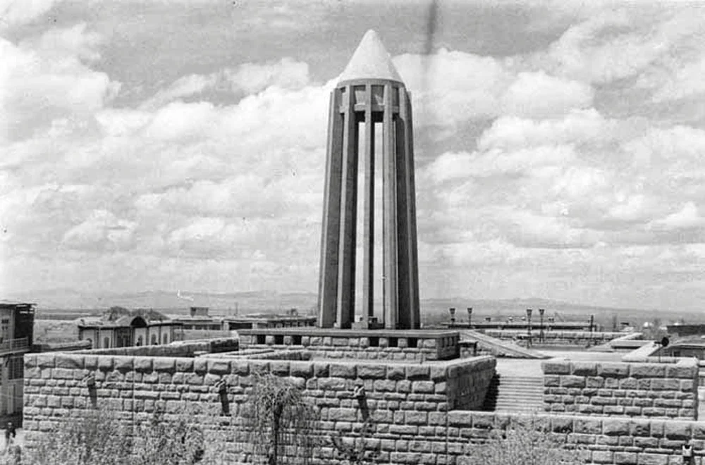 آرامگاه ابوعلی سینا در دوره ی قاجار