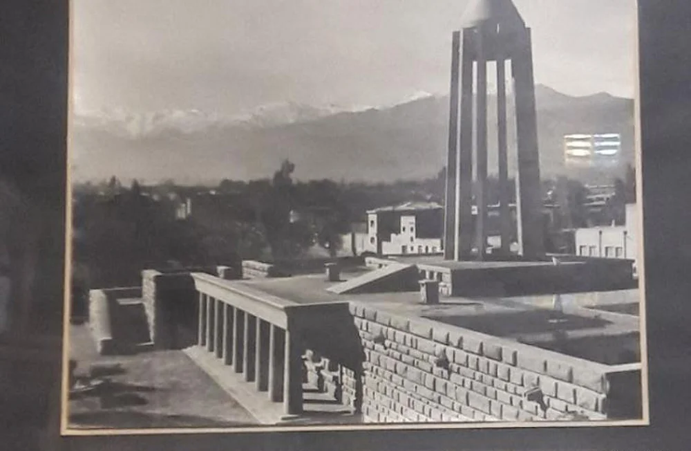 آرامگاه ابوعلی سینا در دوره ی پهلوی