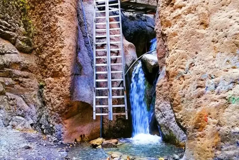 آبشار قره سو جای تفریحی مجانی در مشهد