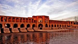 پل خواجو اصفهان: جایی که باید حتماً ببینید