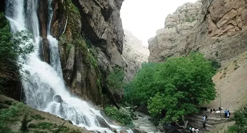 آبشار نوژیان در بهار