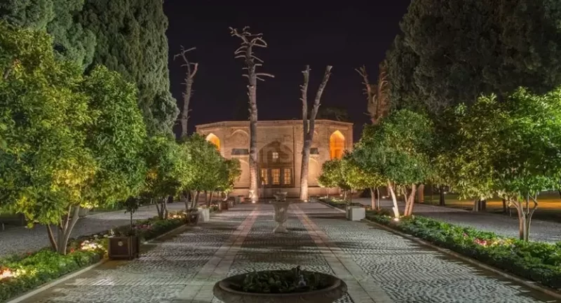 باغ جهان نمای شیراز در شب