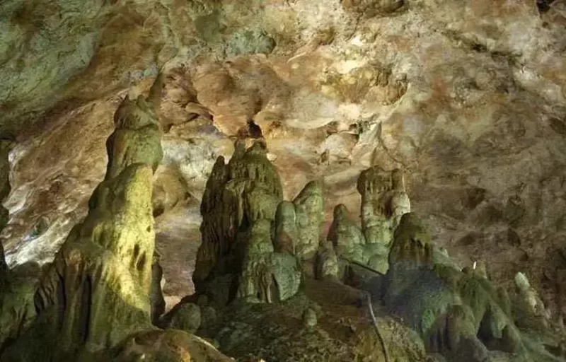 غار قوری قلعه استان کرمانشاه