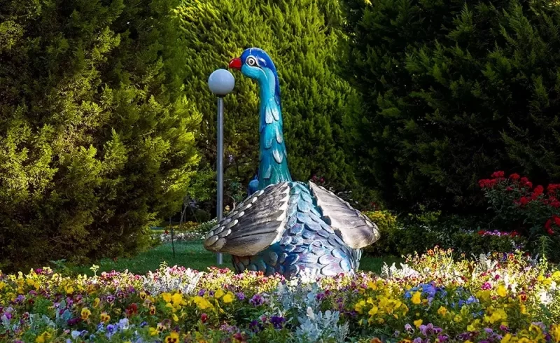 باغ گلها اصفهان در بهار