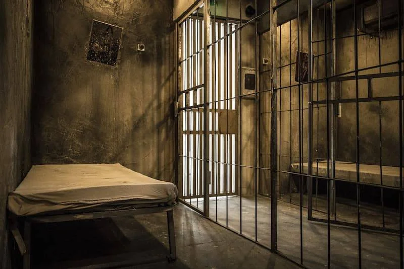 اتاق فرار زندان گور