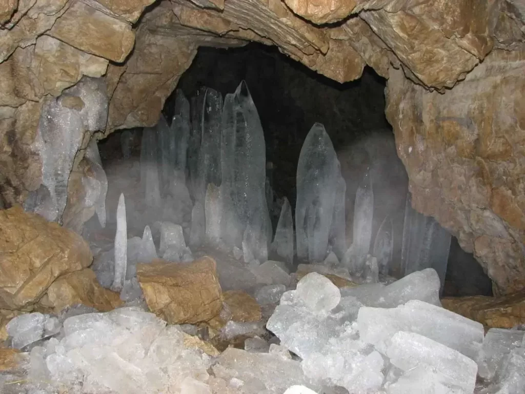 بازدید از غار جهنم در بردسکن