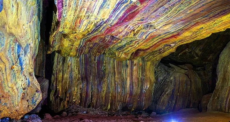 غار رنگین کمانی هرمز 