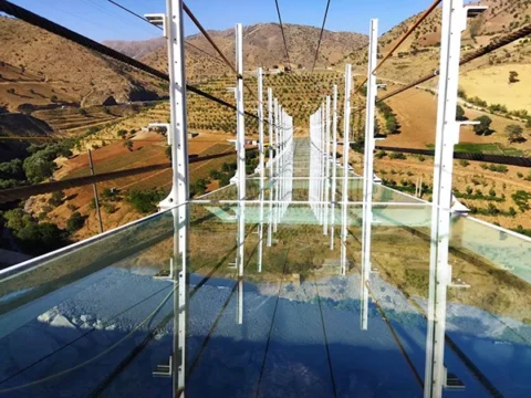 پل شیشه ای نگل